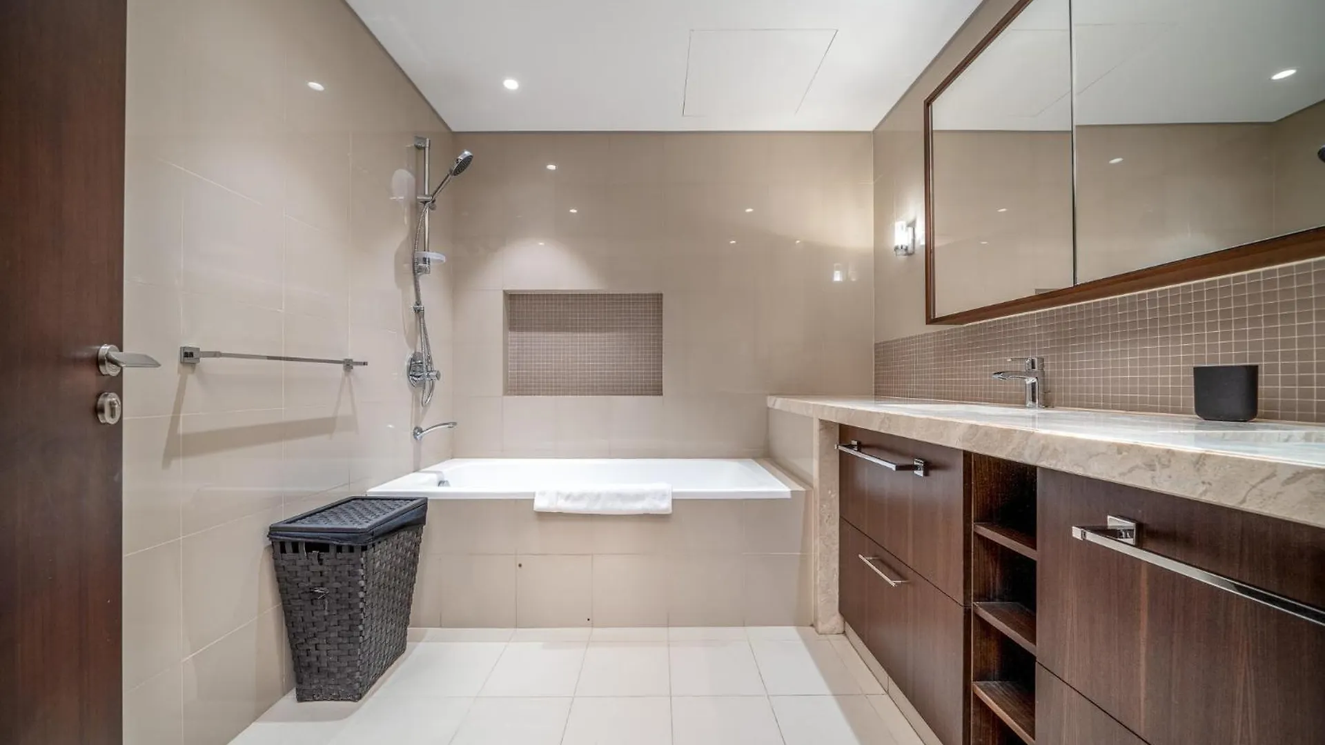 Alh Vacay - Fascinating 1 Bedroom In Boulevard Point Dubai